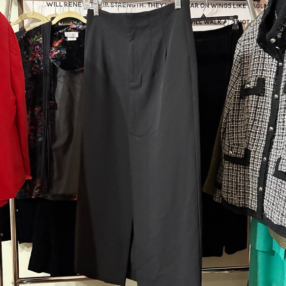 never worn size small front slit - Picture 1 of 3